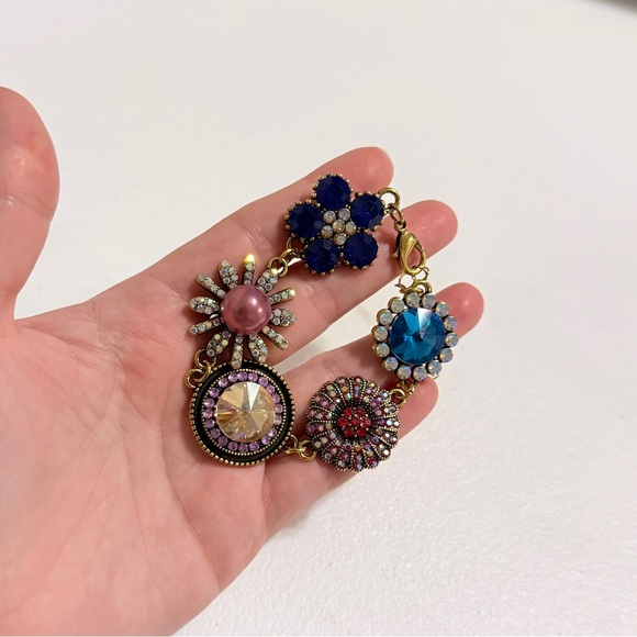 Elegant Multicolor Bracelet with Antique Gold Accents - Picture 5 of 7